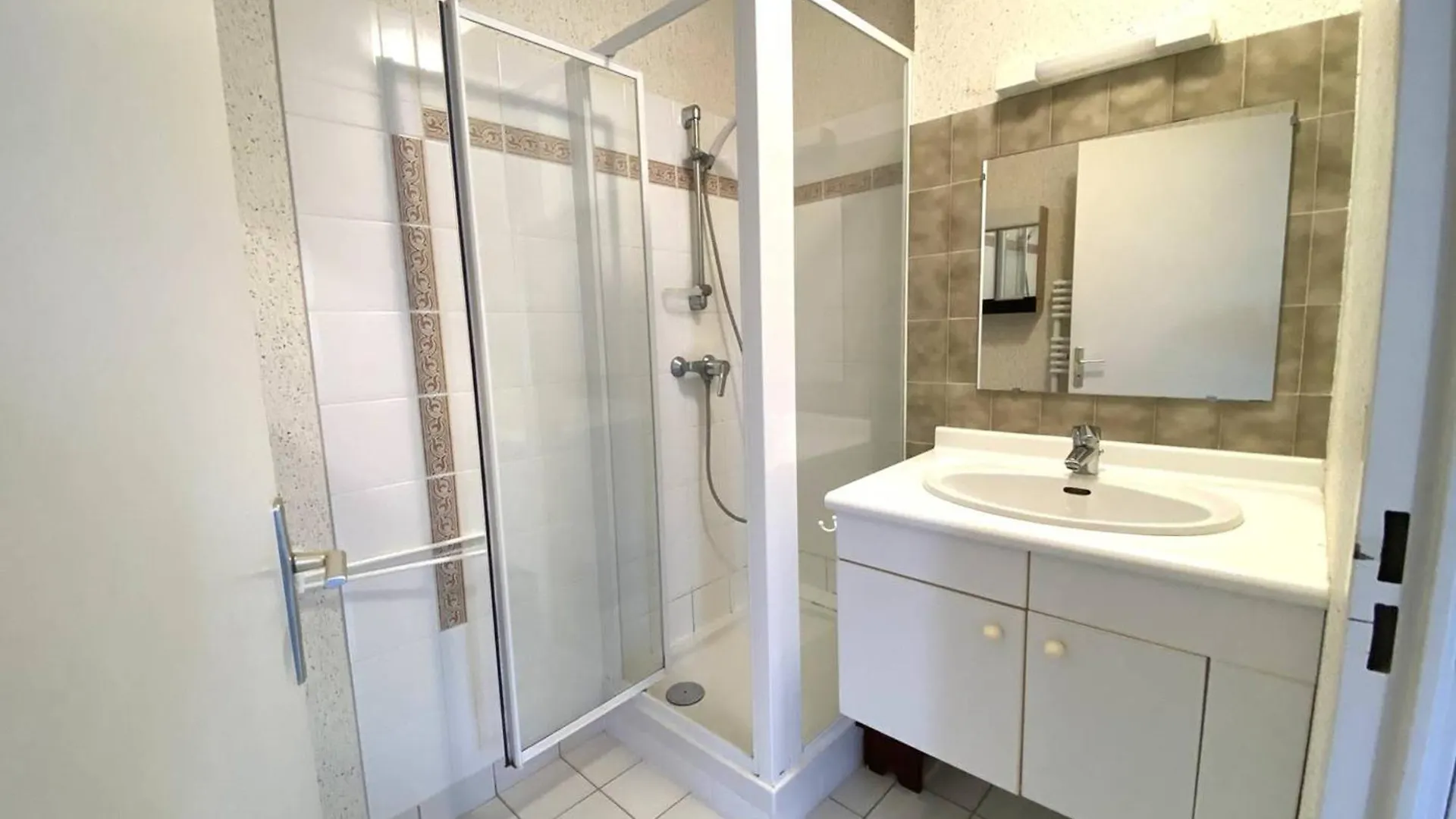 Appartement A 200M De La Plage Avec 2 Chambres Et Garage A Perros-Guirec - Fr-1-368-422 0*,