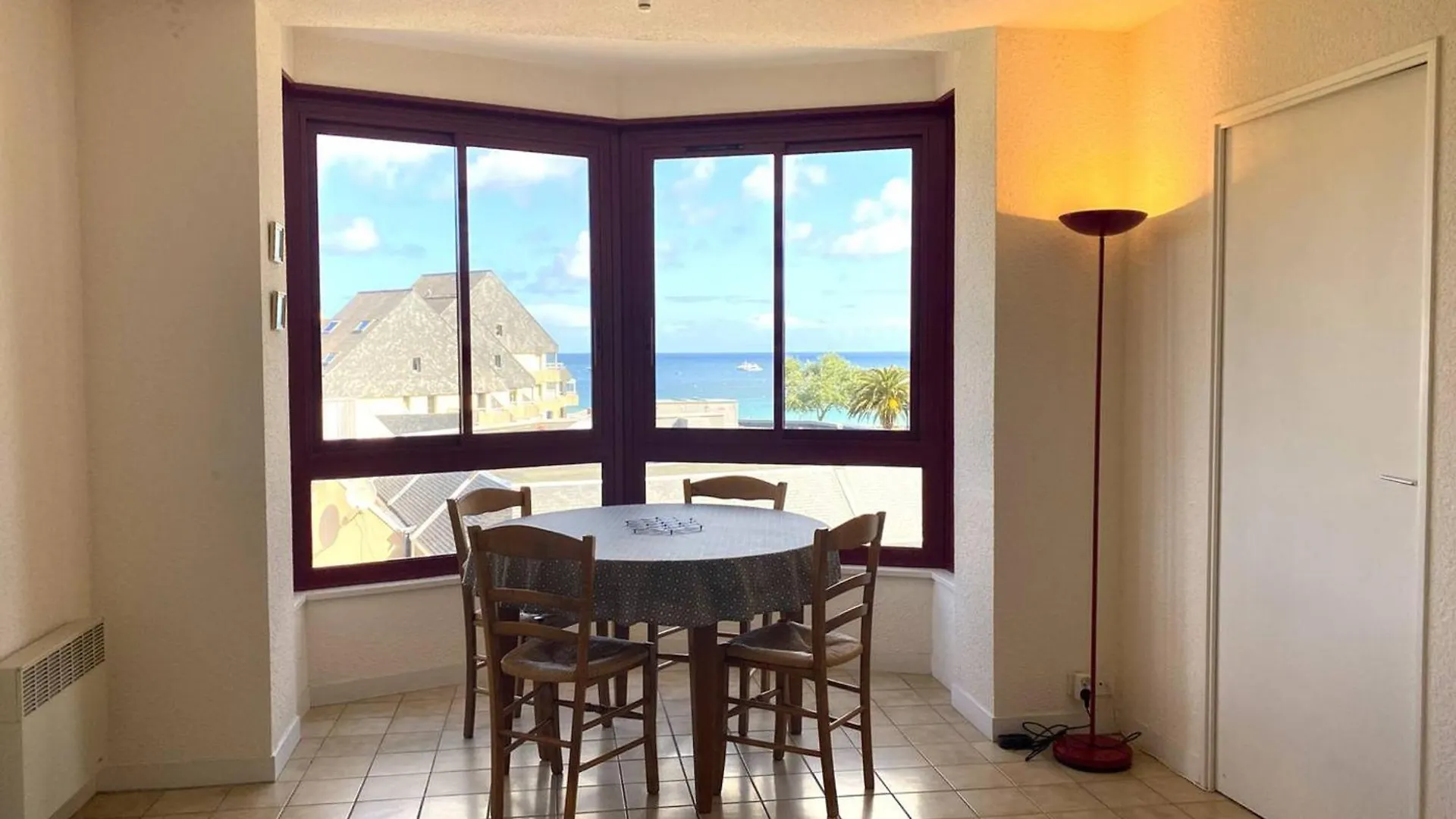 Appartement A 200M De La Plage Avec 2 Chambres Et Garage A Perros-Guirec - Fr-1-368-422 0*,