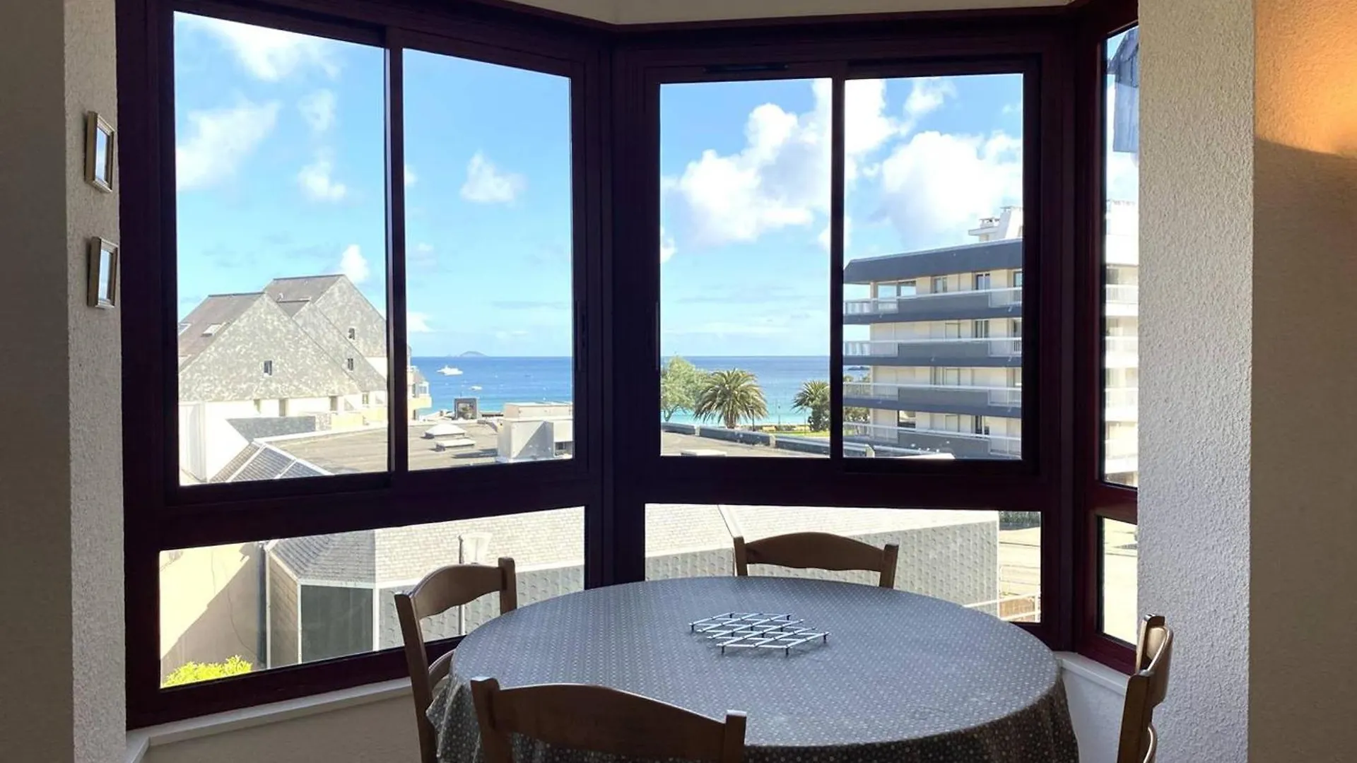 Appartement A 200M De La Plage Avec 2 Chambres Et Garage A Perros-Guirec - Fr-1-368-422
