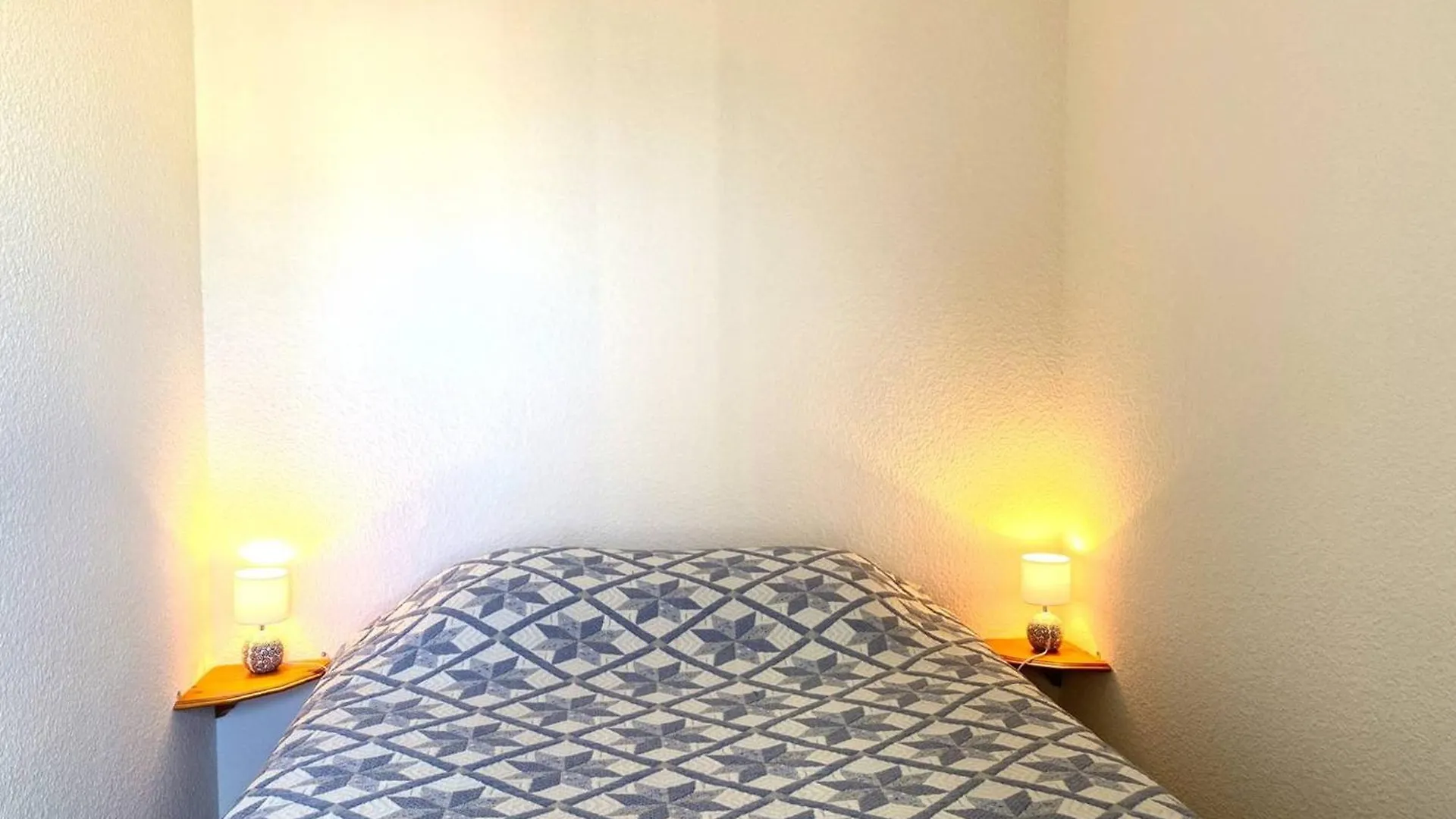 Appartement A 200M De La Plage Avec 2 Chambres Et Garage A Perros-Guirec - Fr-1-368-422